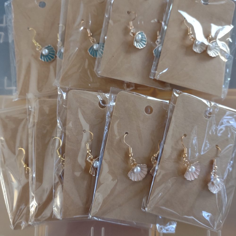 9 Handmade Elegant Gold Tone Soft Colored Shell And Faux Pearl Earrings